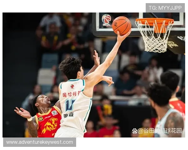 杨瀚森飞跃空中接力双手暴扣惊艳全场展现超级弹跳力 杨瀚森飞跃空中接力双手暴扣惊艳全场展现超级弹跳力